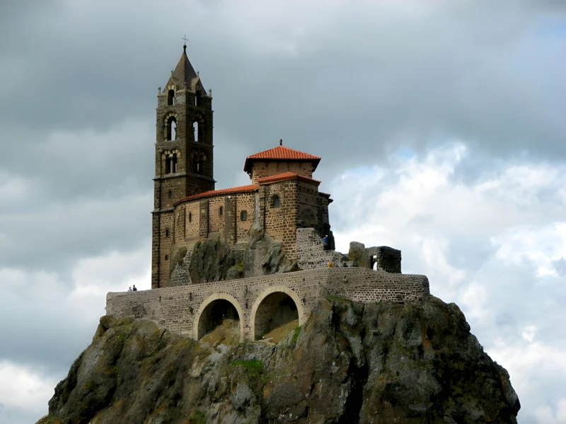 Le rocher de l'Aiguilhe et sa chapelle St. Michel